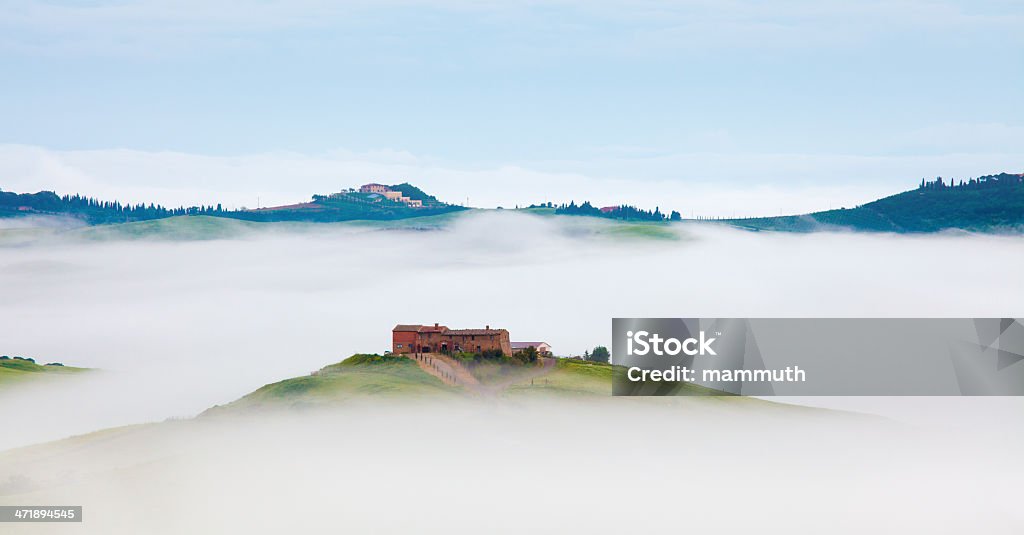 Com nevoeiroweather forecast manhã na Toscana - Royalty-free Agricultura Foto de stock