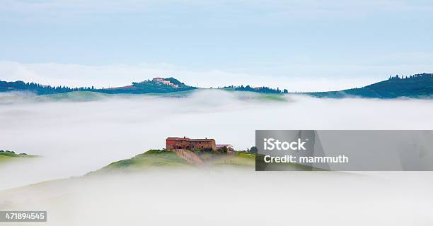 Туман Утром В Тоскане — стоковые фотографии и другие картинки Без людей - Без людей, Валь д'Орча, Весна