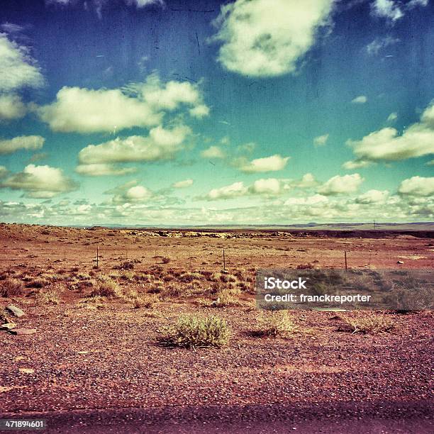 Paesaggio Arido Desertic In Arizona - Fotografie stock e altre immagini di Ambientazione esterna - Ambientazione esterna, America del Nord, Arizona