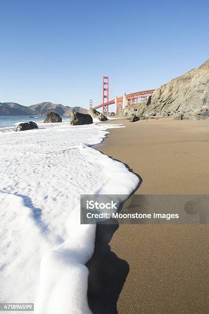 Foto de Ponte Golden Gate Em São Francisco Califórnia e mais fotos de stock de Arquitetura - Arquitetura, Arrebentação, Baía