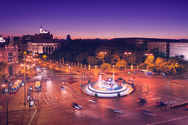 piazza cibeles di notte, madrid - madrid spain plaza de la cibeles night foto e immagini stock