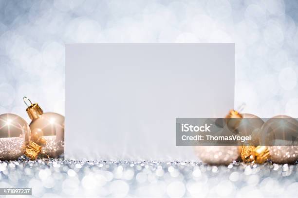 Cartolina Di Natale Con Decorazione Di Gioielli Scintillanti Bokeh Inverno Oro - Fotografie stock e altre immagini di Cartolina di auguri