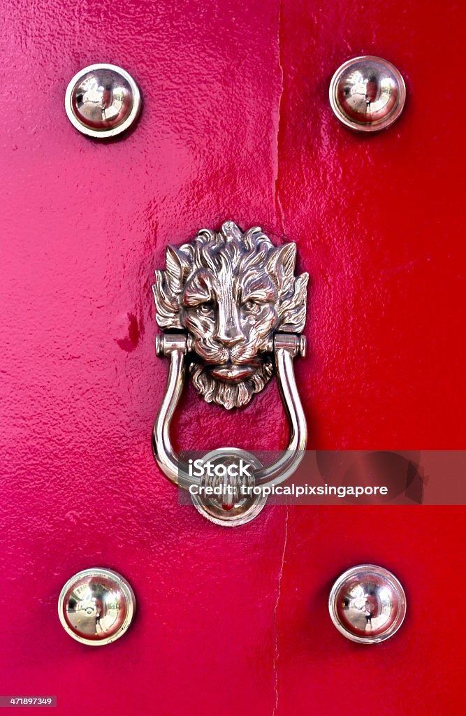 Singapur, tradycyjny czerwony drzwi. - Zbiór zdjęć royalty-free (Azja)