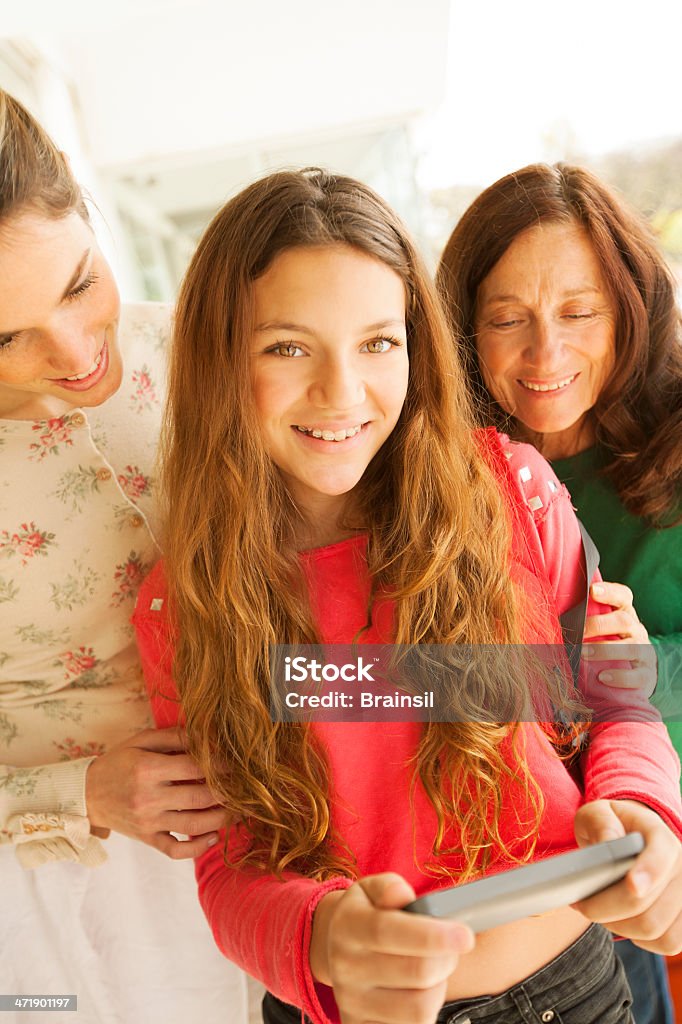 Три поколения женщин - Стоковые фото Бабушка роялти-фри