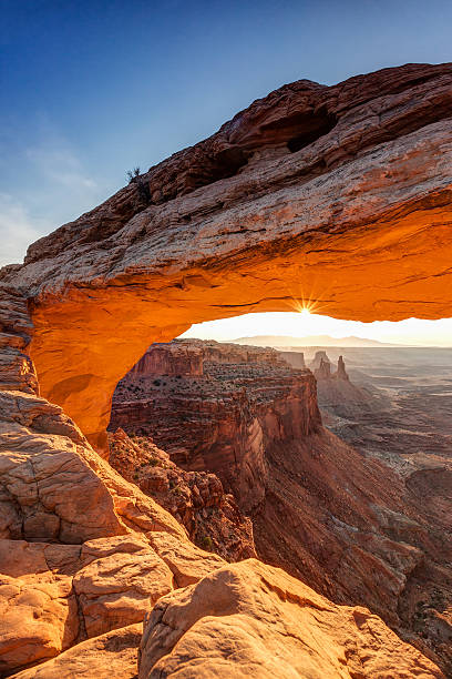 Mesa Arch Mesa Arch at sunrise (Canyonlands Nationalpark, Utah, USA) canyonlands national park stock pictures, royalty-free photos & images