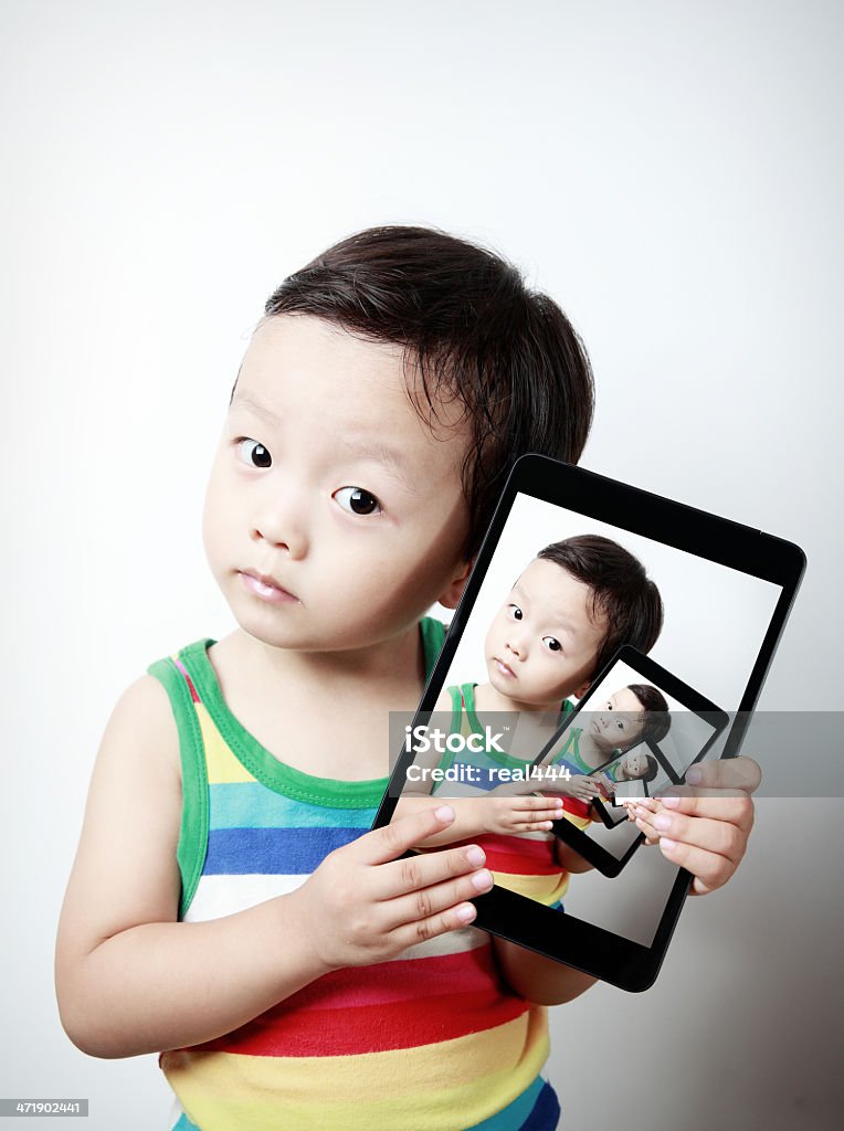 I bambini e un tablet - Foto stock royalty-free di 12-17 mesi