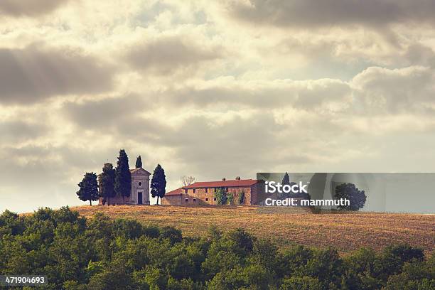 Capela Na Toscana - Fotografias de stock e mais imagens de Ajardinado - Ajardinado, Beleza natural, Campo agrícola