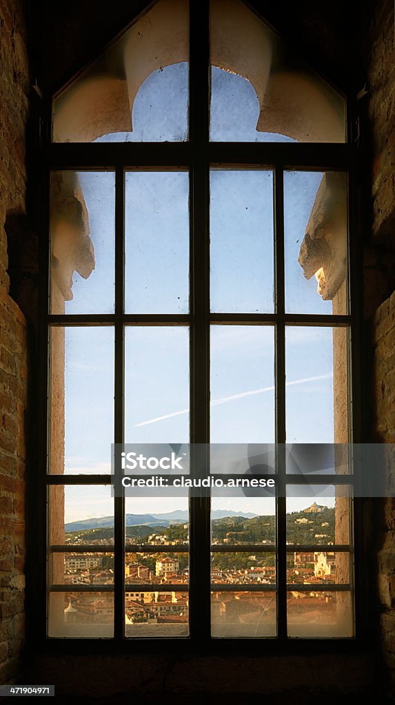 Vecchio Windows. Immagine a colori - Foto stock royalty-free di Ambientazione interna
