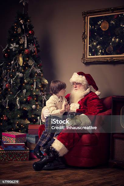 Junge Sagen Real Santa Claus Sein Möchten Stockfoto und mehr Bilder von Aktiver Senior - Aktiver Senior, Alter Erwachsener, Baum