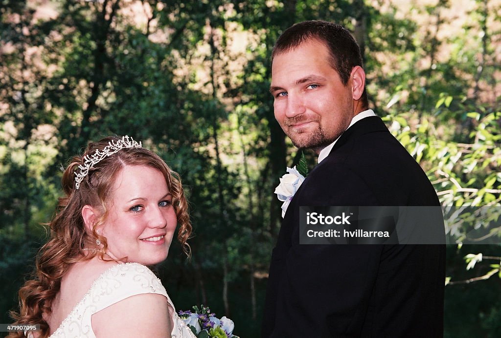 Свадьба на открытом воздухе в летнее время - Стоковые фото Горизонтальный роялти-фри