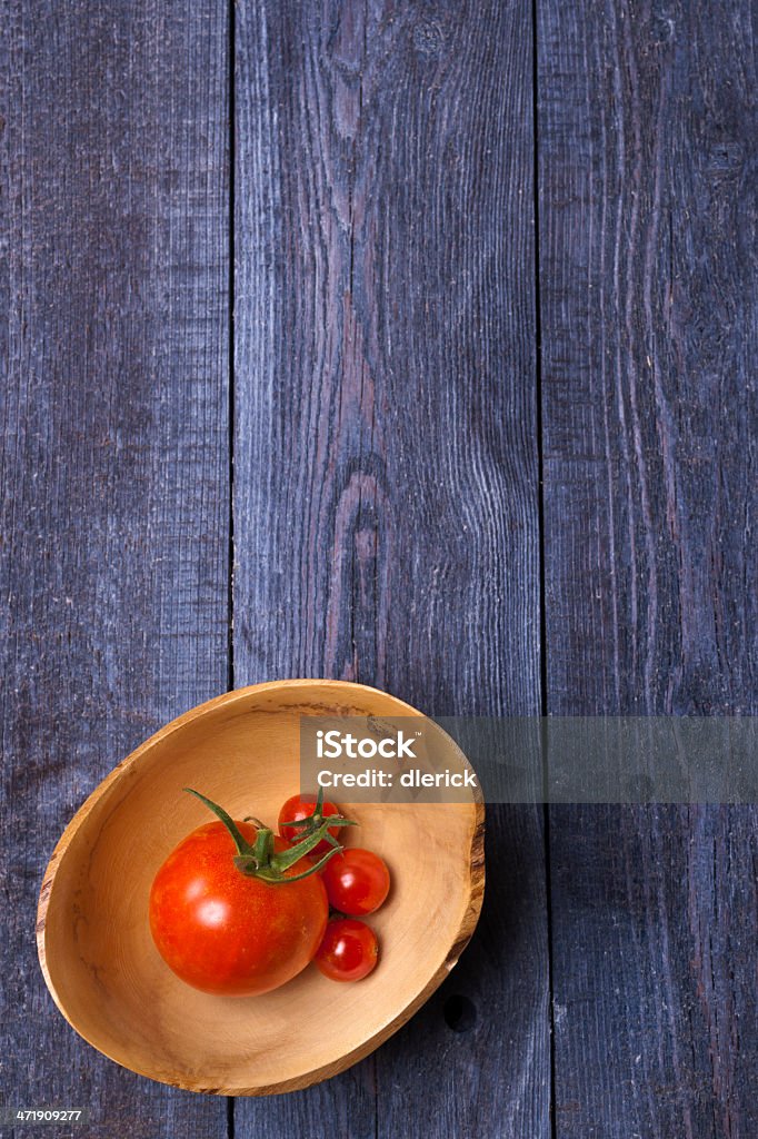 Tomates avec bol en bois - Photo de Aliment libre de droits