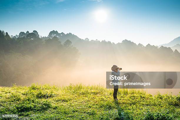 Schöne Sonne An Einem Nebligen Morgenberge Stockfoto und mehr Bilder von Norden - Norden, Thailand, Baum