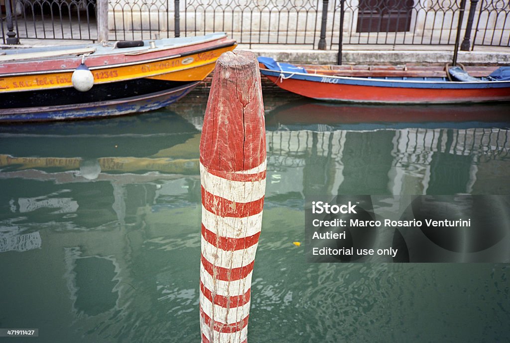Venice en rojo y white stripes - Foto de stock de Agua libre de derechos