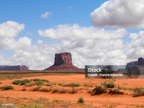 Monument Valley Rock Butte Foto de stock y más banco de imágenes de Aire libre - Aire libre, América del norte, Arizona