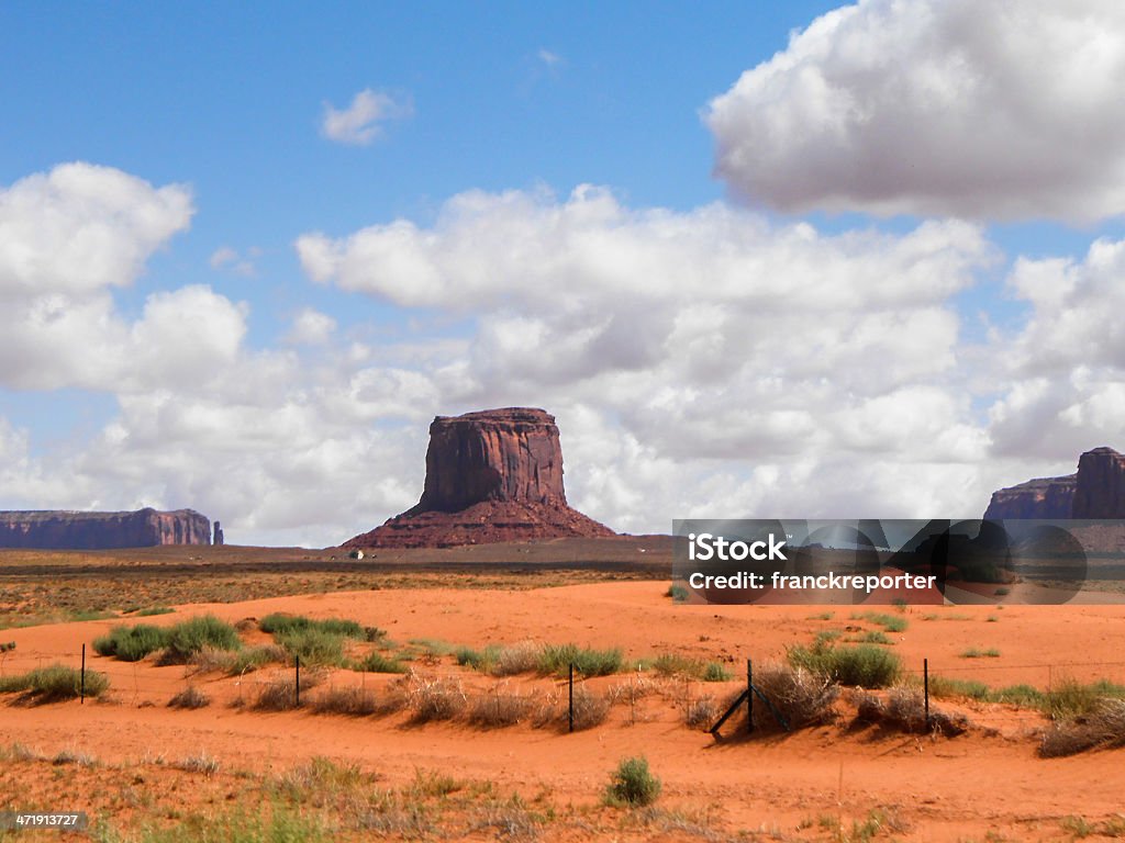 Monument valley rock butte - Zbiór zdjęć royalty-free (Ameryka Północna)