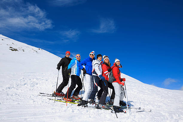 narciarstwo na śniegu-sport zimowy - winter friendship france italy zdjęcia i obrazy z banku zdjęć