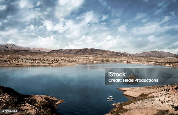 Lago Mead Com Barco Em Primeiro Plano - Fotografias de stock e mais imagens de Lago Mead - Lago Mead, Nevada, Ao Ar Livre