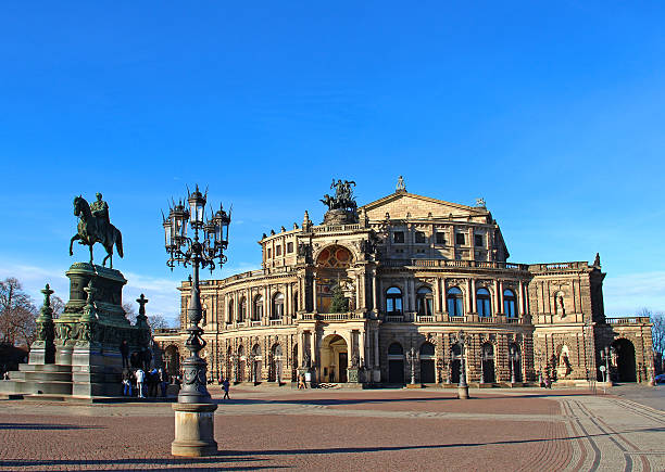 semperoper, drezno, niemcy - opera house semper opera house statue theaterplatz zdjęcia i obrazy z banku zdjęć