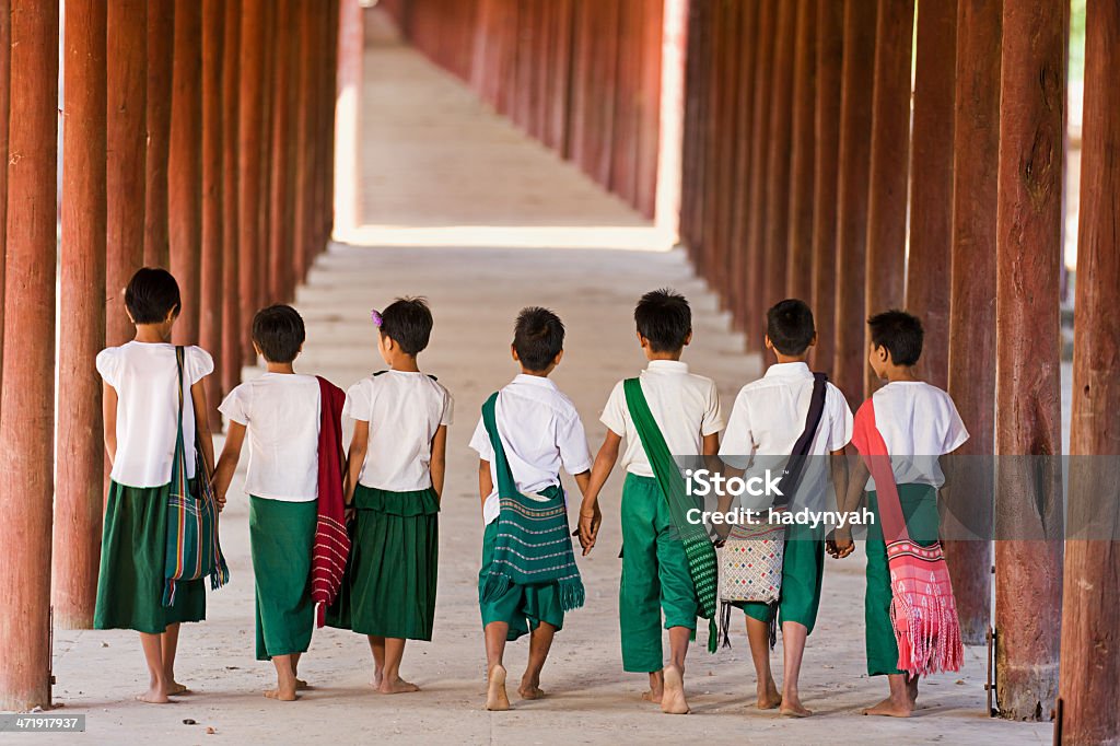 Vamos a la escuela. - Foto de stock de Países en vías de desarrollo libre de derechos