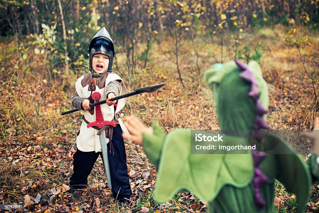 Knight se battre avec green dragon. - Photo de Enfant libre de droits