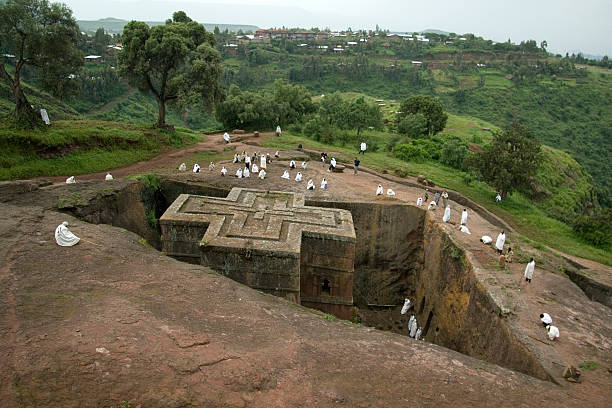 Sunday Mass Sunday Mass the church of saint george lalibela ethiopia stock pictures, royalty-free photos & images