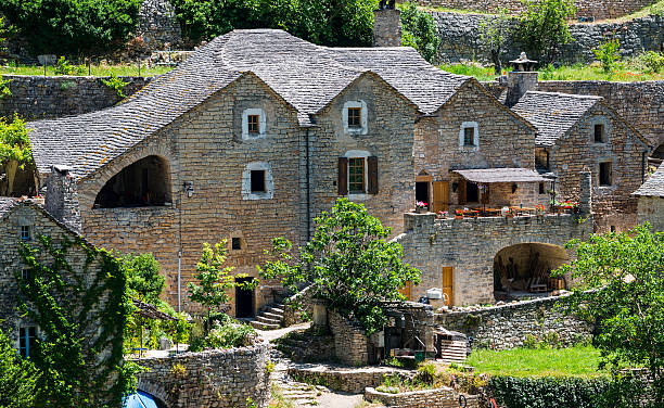 istock Gorges du Tarn, village 471929115