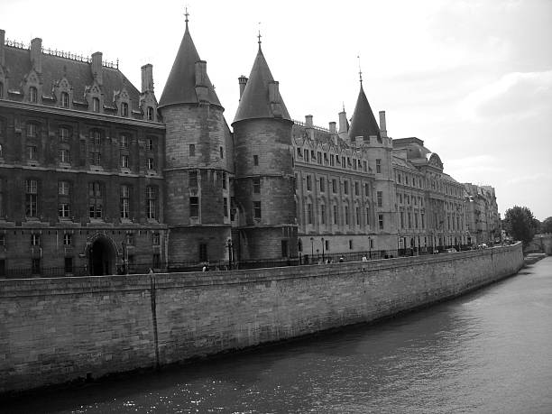 istock View of Seine River 471930637