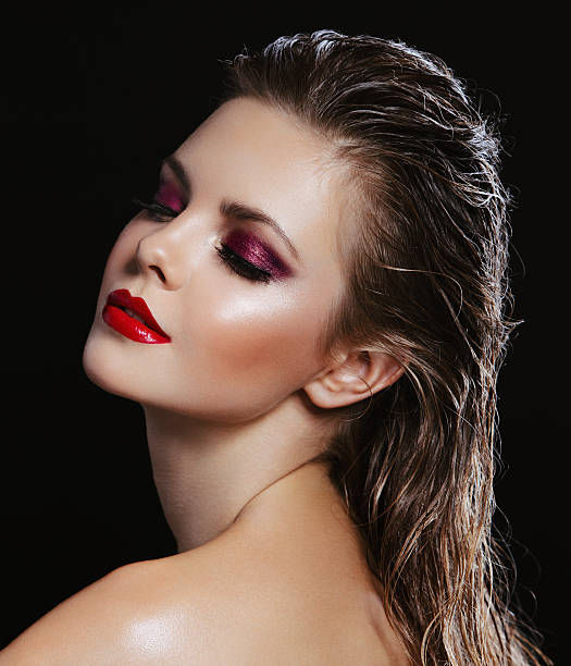 istock Beautiful woman with bright make-up 471931789