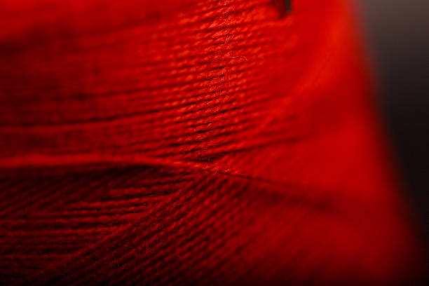 filo rosso - thread spool sewing red foto e immagini stock