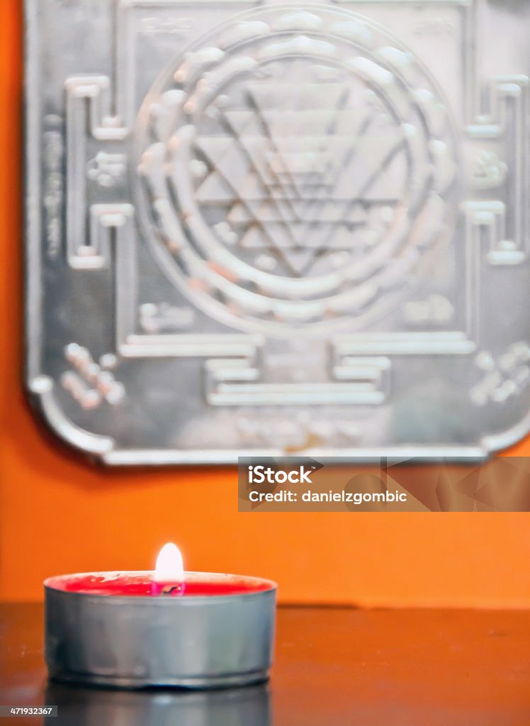 Sri Yantra com velas - Foto de stock de Chacra royalty-free