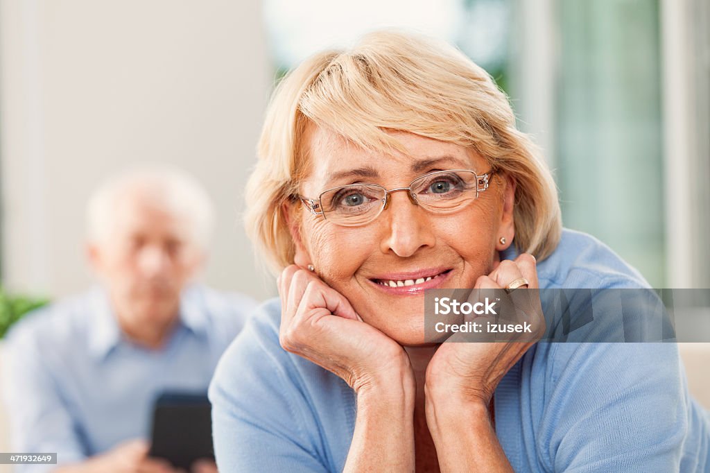 Szczęśliwy starsza kobieta - Zbiór zdjęć royalty-free (60-64 lata)