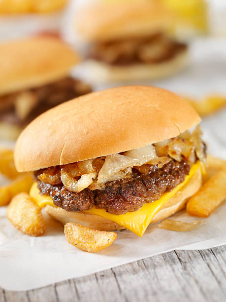 istock Traditional Homestyle Cheese Burger 471933369