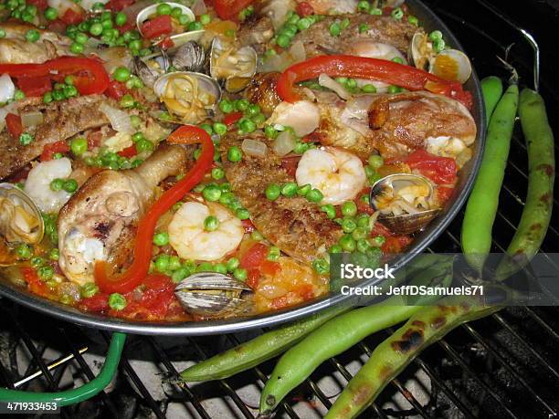 Paella Na Grill - zdjęcia stockowe i więcej obrazów Bób - Bób, Czerwona papryka, Fotografika