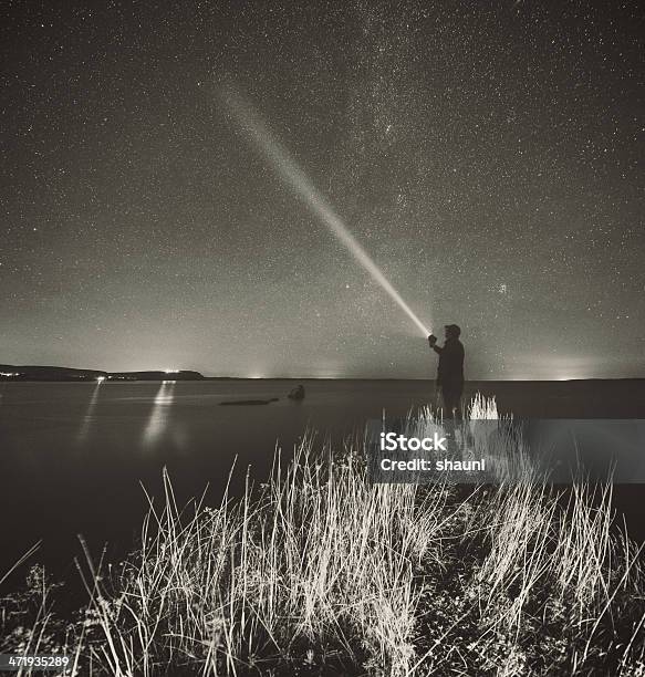 Foto de Procurando O Eixo e mais fotos de stock de Estrela-guia - Estrela-guia, Sépia, Lanterna Elétrica