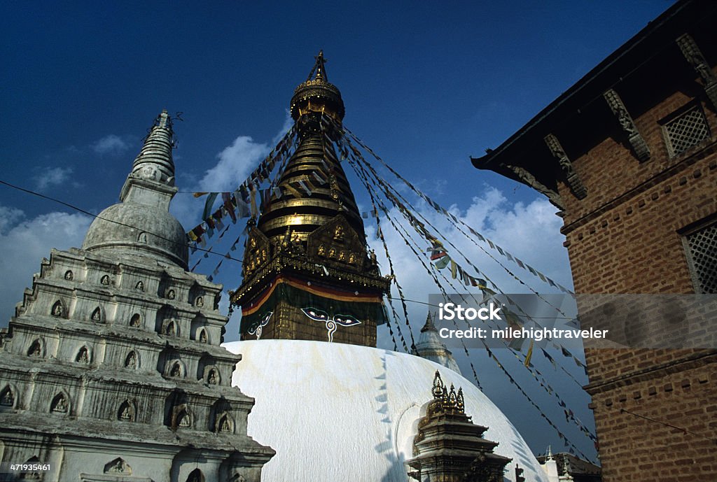 Drapeau de prière et Temple du singe au Népal - Photo de Architecture libre de droits