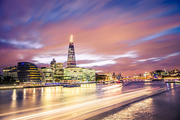 paysage urbain de londres au crépuscule - more london photos et images de collection