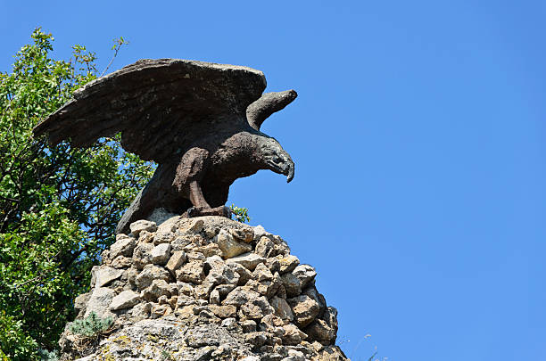 kamień eagle - artificial wing wing eagle bird zdjęcia i obrazy z banku zdjęć