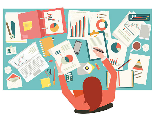 ilustraciones, imágenes clip art, dibujos animados e iconos de stock de empresaria de trabajo - cluttered desk