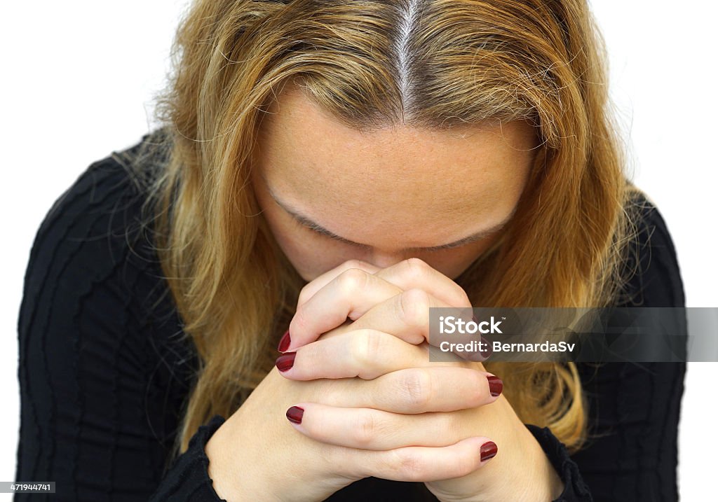 Jovem mulher rezar com as mãos no fundo branco - Royalty-free Cristianismo Foto de stock