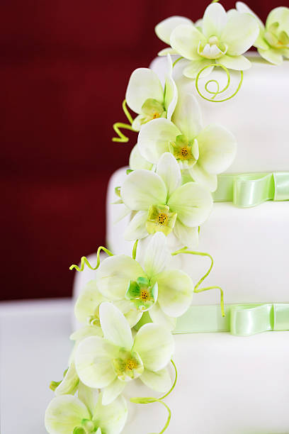 istock Wedding cake detail with orchid flowers 471944895
