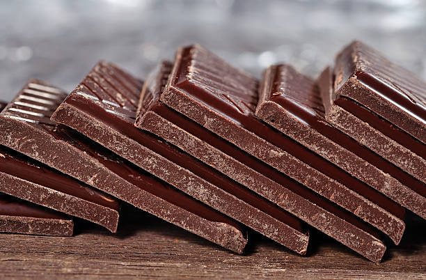 istock Pieces of chocolate close up 471952292