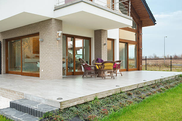 istock Residence with porch 471959502
