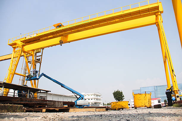 저해상 앵글을 두루미 - derrick crane crane yellow single object 뉴스 사진 이미지