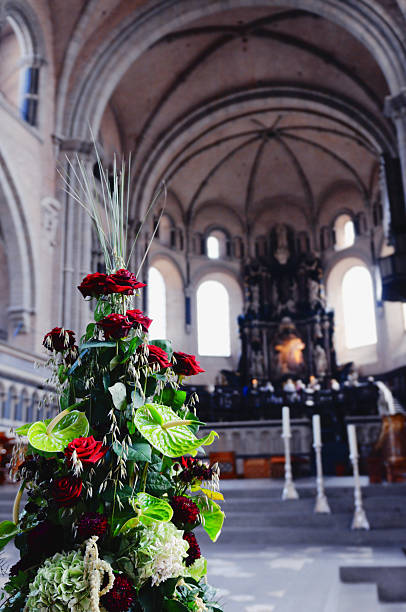 flor del altar catedral de trier - trierer dom fotografías e imágenes de stock