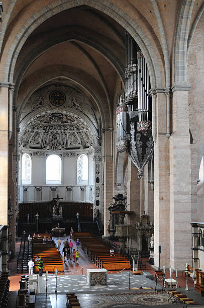 trier (catedral de saint peter's cathedral) - trierer dom fotografías e imágenes de stock