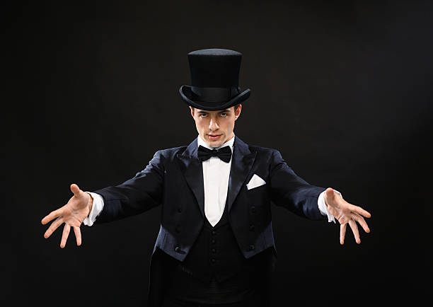 magicien en haut-de-forme montrant trick - tail coat photos photos et images de collection