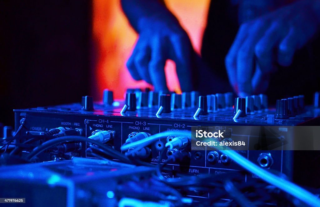 DJ Muzyka Klub nocny - Zbiór zdjęć royalty-free (Chodzenie do klubów)