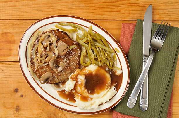 стейк солсбери - salisbury steak стоковые фото и изображения