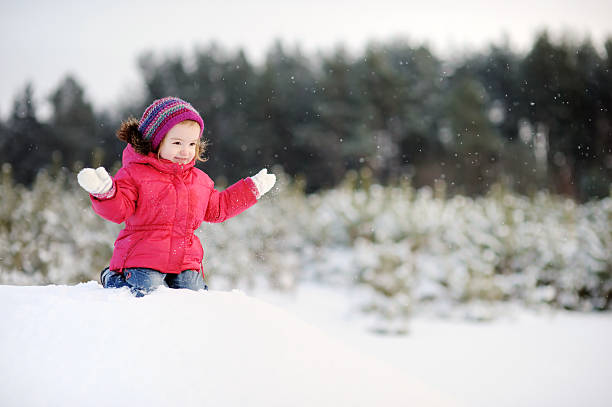 istock Little girl having fun at winter 471983041