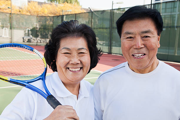 dojrzała para gra tenis, portret - tennis men vitality joy zdjęcia i obrazy z banku zdjęć